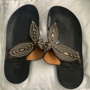 Colleen Cordero hardly used sandal!